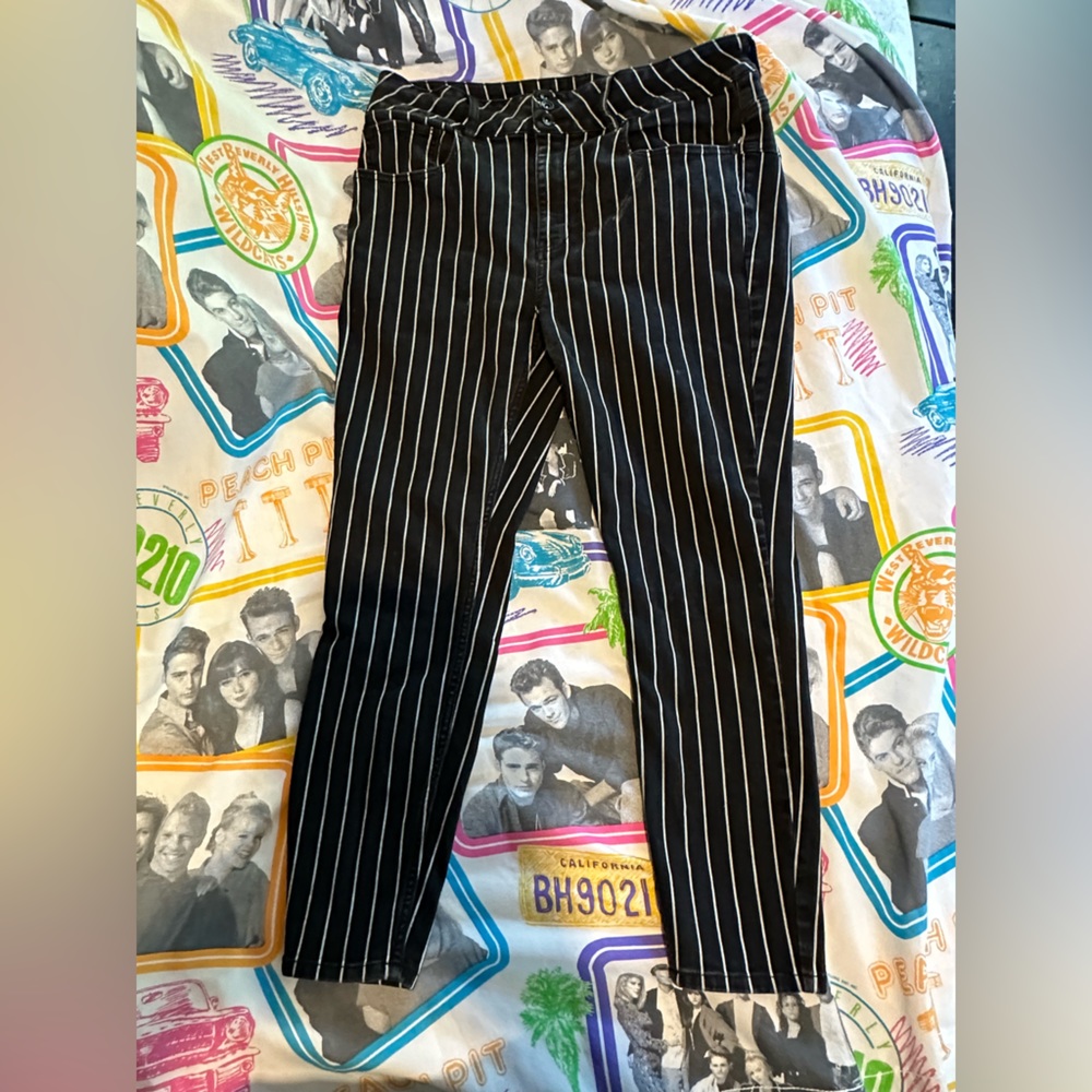 Hot Topic Super Skinny Jeans Size 19 Black and White pinstripe